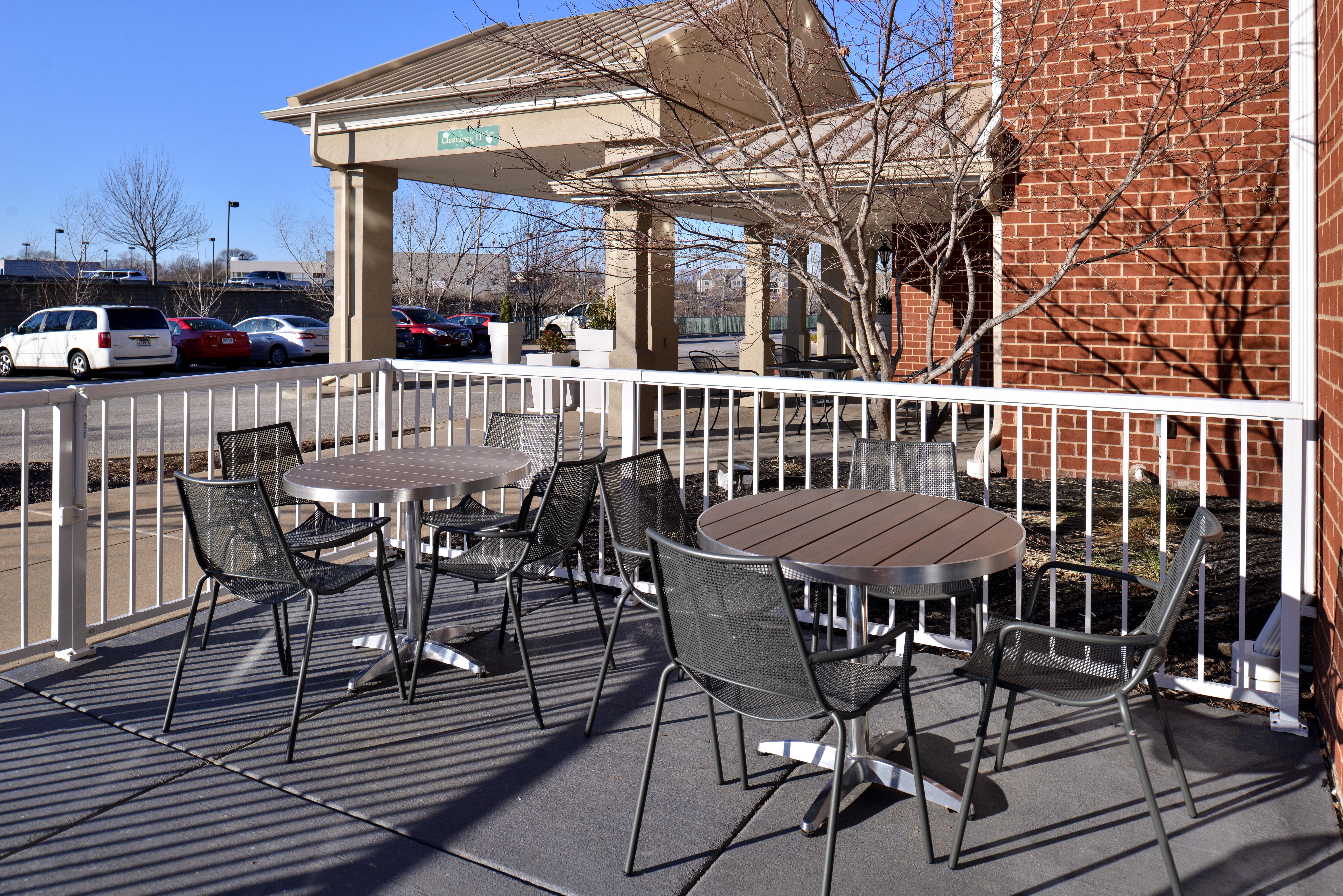 Holiday Inn Express Hotel & Suites St. Louis West-O'Fallon By Ihg Eksteriør billede